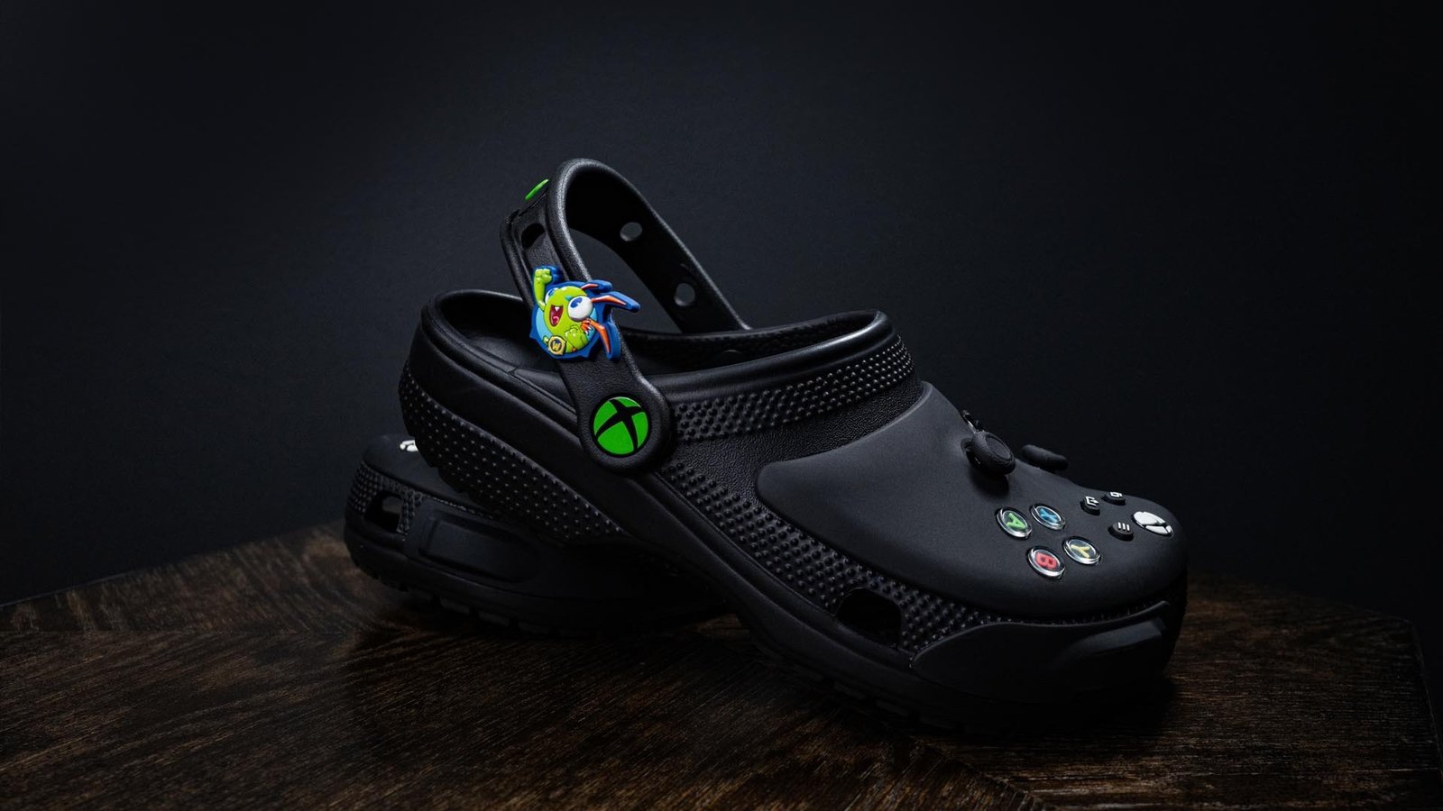 Xbox Crocs: کفش‌های کلاگ با طرح کنترلر ایکس‌باکس بالاخره عرضه شدند